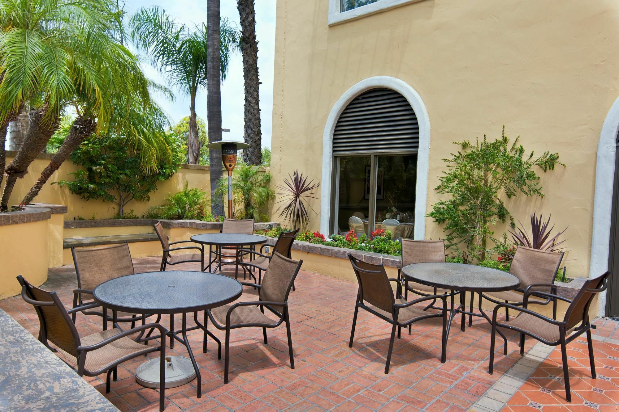 Embassy Suites Los Angeles - Downey Exterior foto